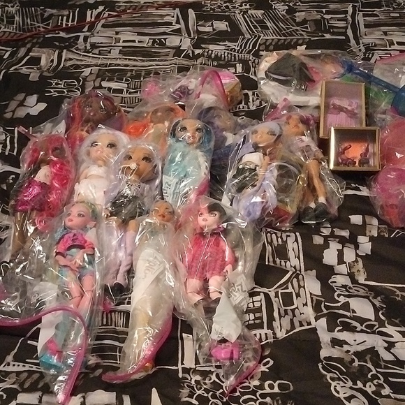 DOLLS - Picture 11 of 17